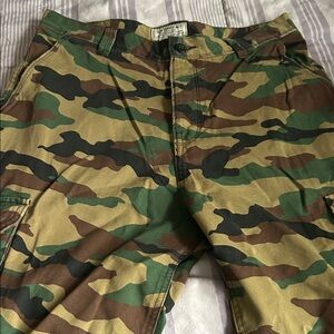 H&M Men’s Divided Blue Dept Brand New Tag Camo Long Cargo Shorts Size 30 BUTTON